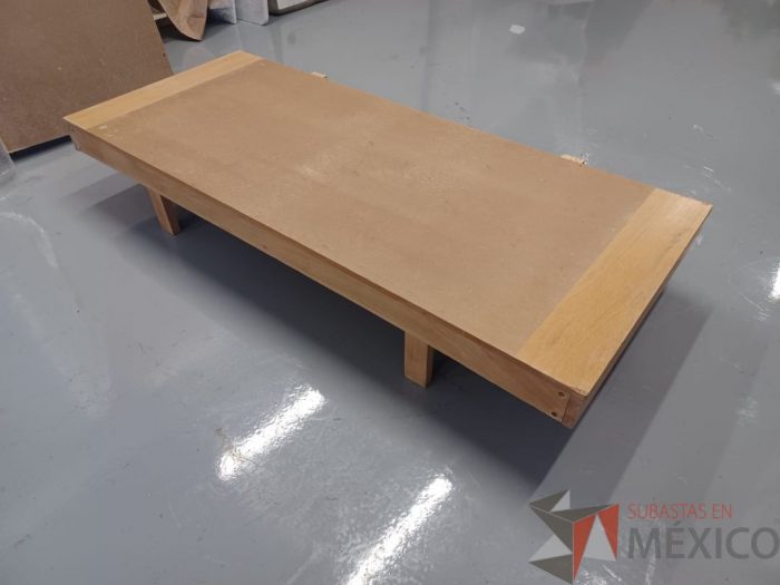 Lote 010 - 2 Bases de madera