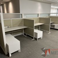 Lote 036 - Estación de trabajo Teknion para 3 personas